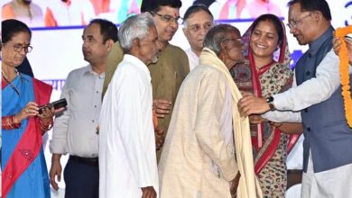 विशेष लेख : वरिष्ठ नागरिकों के सम्मान, सुरक्षा और कल्याण के लिए प्रतिबद्ध – छत्तीसगढ़ का आदर्श मॉडल विशेष लेख : वरिष्ठ नागरिकों के सम्मान, सुरक्षा और कल्याण के लिए प्रतिबद्ध – छत्तीसगढ़ का आदर्श मॉडल