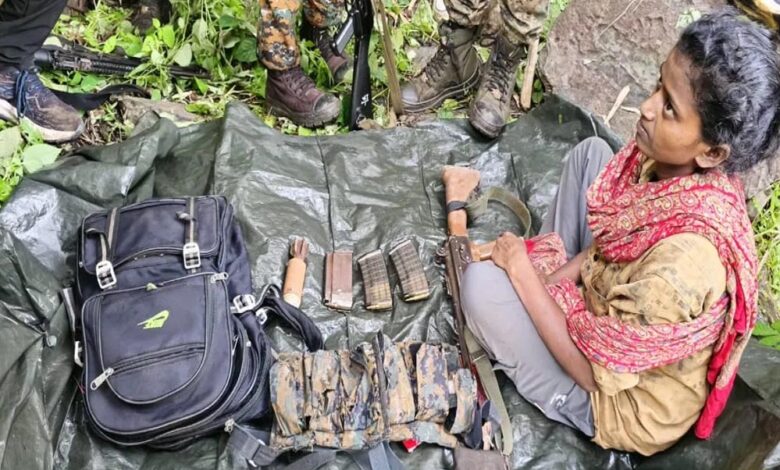 33 साल बाद MP में पहला नक्सली सरेंडर, 23 साल की सुनीता बनी पहली महिला नक्सली, 4 लाख की इनाम राशि