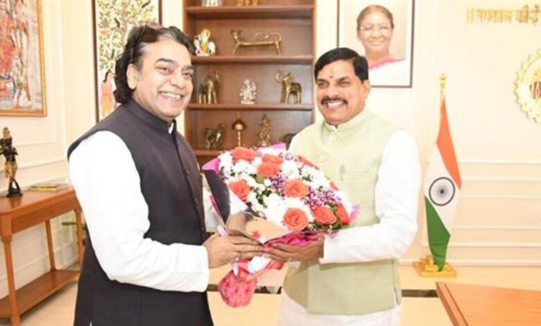 मुख्यमंत्री डॉ. यादव से फिल्म अभिनेता  आशुतोष राणा ने की सौजन्य भेंट