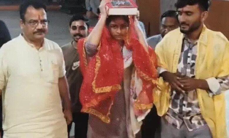 खंडवा में रुखसार ने हिंदू युवक से रचाई शादी, बोली- बचपन से सनातन धर्म में था सम्मान