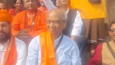 सुप्रीम कोर्ट में विवादित वकील राकेश खजुराहो पहुंचे, विष्णु मंदिर में नई मूर्ति लगाने की उठाई मांग