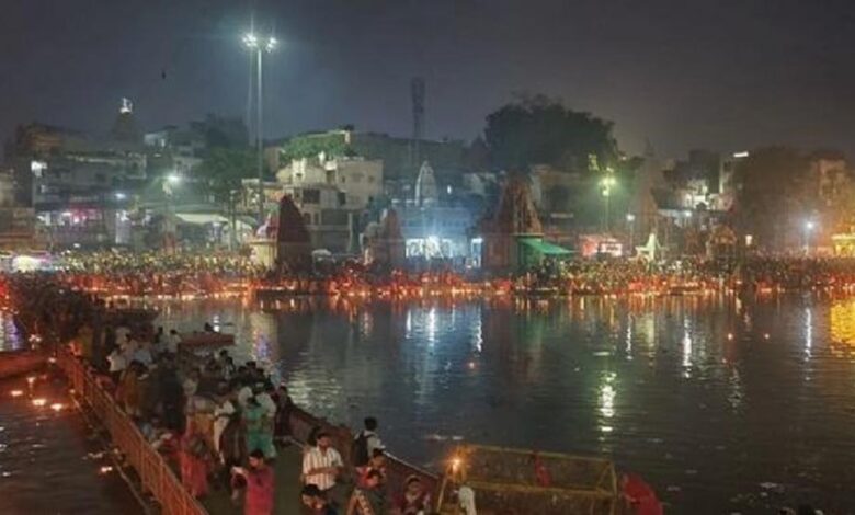 कार्तिक पूर्णिमा: अमरकंटक में श्रद्धालुओं की भारी भीड़, नर्मदा तट पर पूजन और पुण्य स्नान