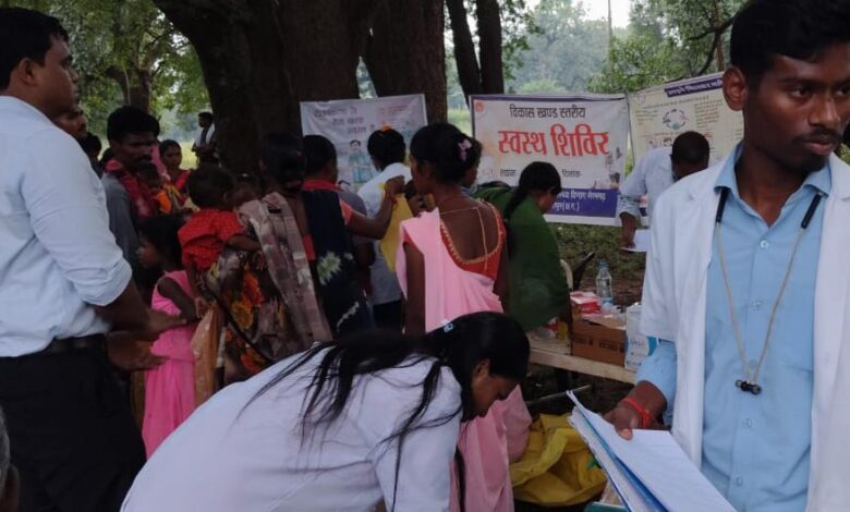 बीजापुर में विकास की दस्तकः धुर माओवाद प्रभावित क्षेत्र के सात गांवों में पहली बार लगा मेगा हेल्थ कैंप