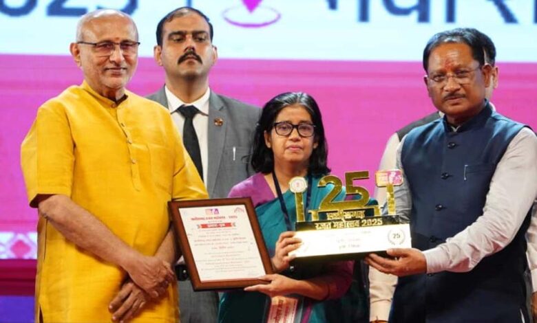 रायपुर : 25 वर्षों की विकास यात्रा थीम पर बनी कृषि विभाग के प्रदर्शनी को मिला द्वितीय पुरस्कार रायपुर : 25 वर्षों की विकास यात्रा थीम पर बनी कृषि विभाग के प्रदर्शनी को मिला द्वितीय पुरस्कार