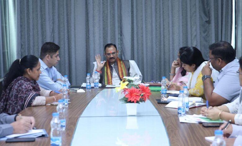 रायपुर : स्वास्थ्य मंत्री  श्याम बिहारी जायसवाल ने की विभागीय योजनाओं की समीक्षा