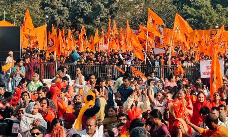 पंडित धीरेंद्र कृष्ण शास्त्री के नेतृत्व में ‘सनातन हिंदू एकता पदयात्रा 2.0’ की शुरुआत, दिल्ली से वृंदावन तक यात्रा पंडित धीरेंद्र कृष्ण शास्त्री के नेतृत्व में ‘सनातन हिंदू एकता पदयात्रा 2.0’ की शुरुआत, दिल्ली से वृंदावन तक यात्रा