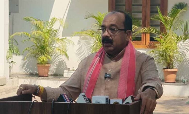 छत्तीसगढ़ में धान खरीदी पर राजनीतिक टकराव: डिप्टी CM साव का कांग्रेस की निगरानी समिति पर हमला