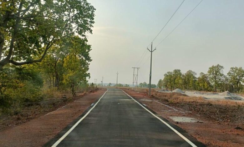 पक्की सड़कों ने बदली बलरामपुर के ग्रामीण जीवन की तस्वीर: प्रधानमंत्री ग्राम सड़क योजना से गांवों तक पहुँच रहा विकास…. पक्की सड़कों ने बदली बलरामपुर के ग्रामीण जीवन की तस्वीर: प्रधानमंत्री ग्राम सड़क योजना से गांवों तक पहुँच रहा विकास….