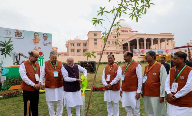 हमारे विधानमंडल ऐसी संस्थायें हैं जो विश्वास का साकार रूप हैं और जनता के विश्वास एवं भरोसे का प्रतीक हैं: लोकसभा अध्यक्ष हमारे विधानमंडल ऐसी संस्थायें हैं जो विश्वास का साकार रूप हैं और जनता के विश्वास एवं भरोसे का प्रतीक हैं: लोकसभा अध्यक्ष