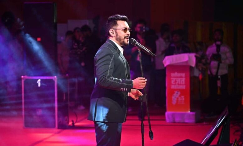 राज्योत्सव में बॉलीवुड के पार्श्व गायक आदित्य नारायण सहित छत्तीसगढ़ के कलाकारों ने बिखेरा रंग