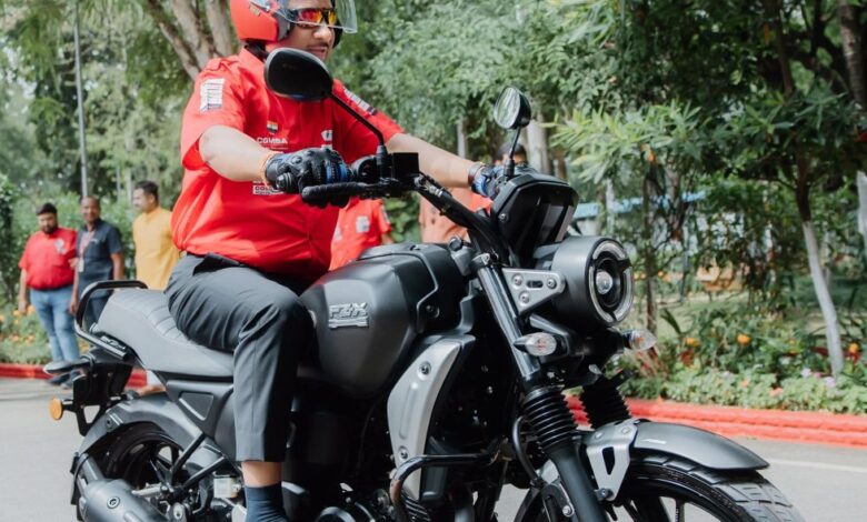 मुख्यमंत्री विष्णुदेव साय ने स्वयं बाइक चलाकर युवाओं को दिया सुरक्षित ड्राइविंग का संदेश मुख्यमंत्री विष्णुदेव साय ने स्वयं बाइक चलाकर युवाओं को दिया सुरक्षित ड्राइविंग का संदेश