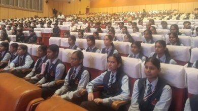 सूर्यकिरण एरोबैटिक टीम ने बच्चों से की मुलाकात, दी प्रेरणा – बढ़ाया उत्साह