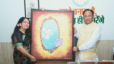 मुख्यमंत्री से इंदिरा कला संगीत विश्वविद्यालय की कुलपति डॉ. लवली शर्मा ने की सौजन्य मुलाकात