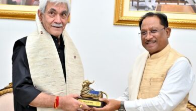 मुख्यमंत्री से जम्मू-कश्मीर के उपराज्यपाल  मनोज सिन्हा ने की सौजन्य मुलाकात