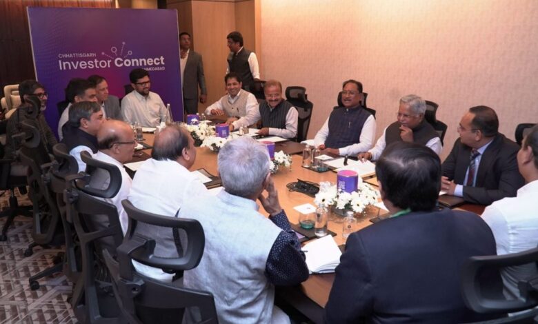 अहमदाबाद के टेक्सटाइल एसोसिएशन समूह ने मुख्यमंत्री विष्णुदेव साय से की मुलाकात, कपड़ा उद्योग में निवेश की रुचि दिखाई अहमदाबाद के टेक्सटाइल एसोसिएशन समूह ने मुख्यमंत्री विष्णुदेव साय से की मुलाकात, कपड़ा उद्योग में निवेश की रुचि दिखाई