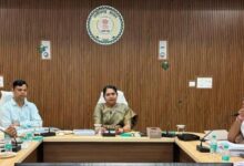 आबकारी विभाग की समीक्षा बैठक में अधिकारियों को राजस्व लक्ष्य प्राप्ति के निर्देश