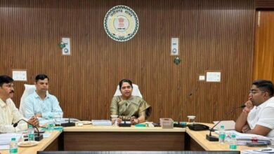 आबकारी विभाग की समीक्षा बैठक में अधिकारियों को राजस्व लक्ष्य प्राप्ति के निर्देश