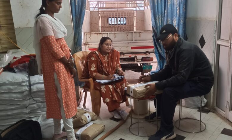 खाद्य एवं औषधि प्रशासन की टीम ने ‘महानदी जल’ पैकेज्ड ड्रिंकिंग वाटर का किया निरीक्षण, अनियमितता पर संचालक को थमाया नोटिस। खाद्य एवं औषधि प्रशासन की टीम ने ‘महानदी जल’ पैकेज्ड ड्रिंकिंग वाटर का किया निरीक्षण, अनियमितता पर संचालक को थमाया नोटिस।