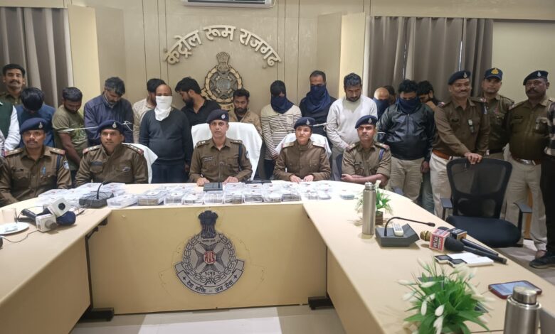 राजगढ़ पुलिस ने 26 लाख 72 हजार रुपए का मशरूका किया जप्त* *16 लाख 16 हजार नगद, i 20 कार कीमत 10 लाख, 28 मोबाइल कीमत 56 हजार