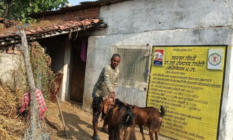 बकरी शेड निर्माण से महेत्तर लाल की आजीविका को मिला नया संबल