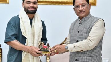 भारतीय क्रिकेट टीम के बल्लेबाज़ रिंकू सिंह ने मुख्यमंत्री से की सौजन्य मुलाकात