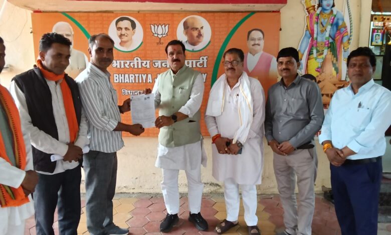 राज्यमंत्री (स्वतंत्र प्रभार) गौतम टेटवाल ने किया एसआईआर फार्म जमा राज्यमंत्री (स्वतंत्र प्रभार) गौतम टेटवाल ने किया एसआईआर फार्म जमा