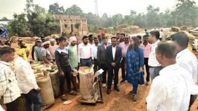 मोहला-मानपुर-अंबागढ़ चौकी जिले के प्रभारी सचिव पीएस एल्मा ने धान उपार्जन केंद्रों का किया निरीक्षण मोहला-मानपुर-अंबागढ़ चौकी जिले के प्रभारी सचिव पीएस एल्मा ने धान उपार्जन केंद्रों का किया निरीक्षण