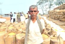 बुजुर्ग किसान  मुन्ना सिंह धान विक्रय कर बनाएँगे अपना घरआमदनी से करेंगे सपना पूरा