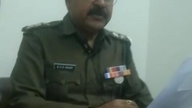खिलचीपुर पुलिस द्वारा पुलिस दल पर पथराव करने वाले एक आरोपी को किया गिरफ्तार, दो फरार खिलचीपुर पुलिस द्वारा पुलिस दल पर पथराव करने वाले एक आरोपी को किया गिरफ्तार, दो फरार
