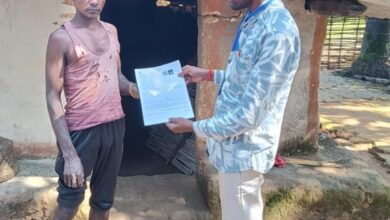 जंगल-पहाड़ों के रास्तों से मतदाताओं तक पहुंच रही टीम