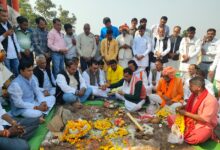 पहाड़ी पर भगवान श्री पशुपतिनाथ महादेव के नवीन मंदिर निर्माण कार्य का राज्‍यमंत्री (स्‍वतंत्र प्रभार) ने श्रद्धालुओं के साथ किया भूमिपूजन