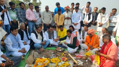 पहाड़ी पर भगवान श्री पशुपतिनाथ महादेव के नवीन मंदिर निर्माण कार्य का राज्‍यमंत्री (स्‍वतंत्र प्रभार) ने श्रद्धालुओं के साथ किया भूमिपूजन