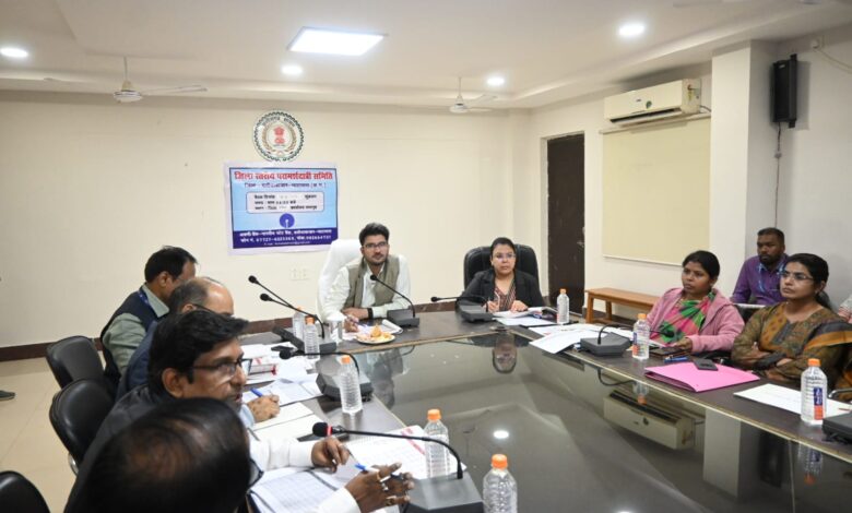 *शासन की सर्वोच्च प्राथमिकता वाली योजनाओं के क्रियान्वयन में लाएं प्रगति-कलेक्टर*  *कलेक्टर की अध्यक्षता में जिला स्तरीय परामर्शदात्री समिति की बैठक सम्पन्न
