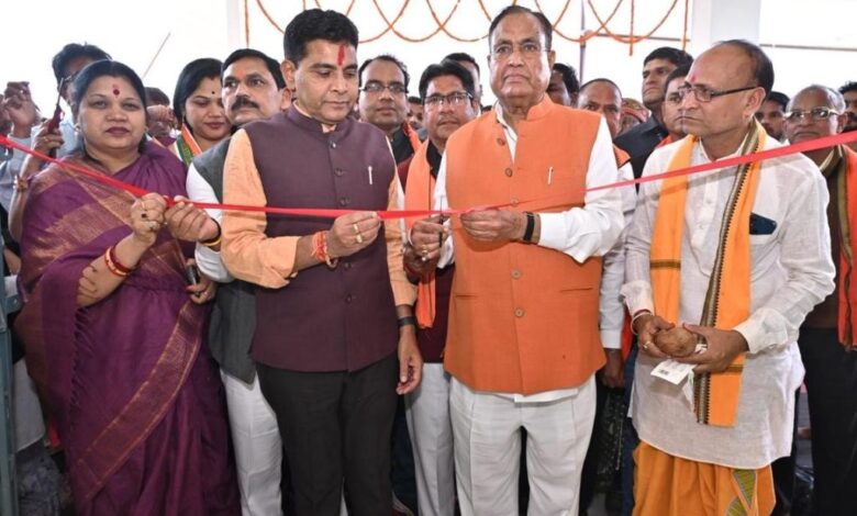 प्रदेश में हो रहे चहुमुखी विकाश का हर वर्ग को मिल रहा है लाभ-मंत्री टंक राम वर्मा प्रदेश में हो रहे चहुमुखी विकाश का हर वर्ग को मिल रहा है लाभ-मंत्री टंक राम वर्मा