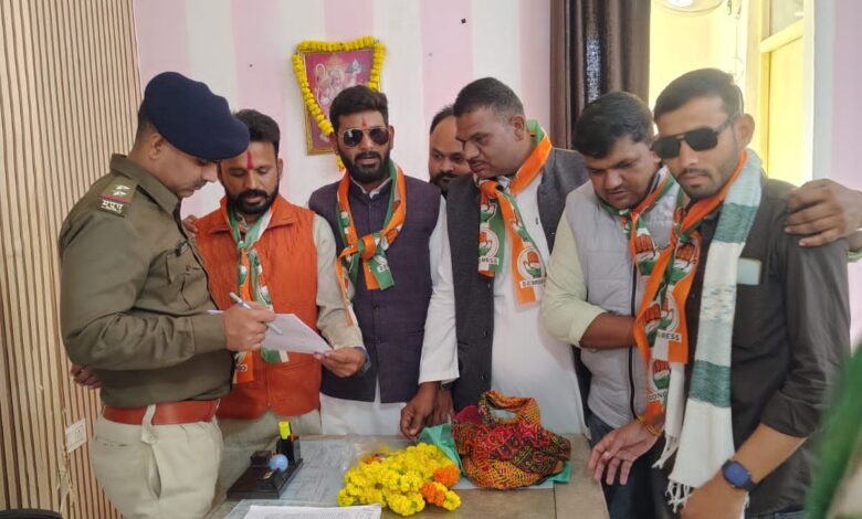 क्षेत्र में हो रही चोरियो को लेकर युवक कांग्रेस ने थाना प्रभारी को दिया ज्ञापन