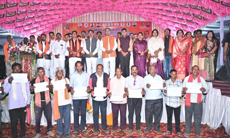 राजस्व मंत्री ने टुंडरा में नवीन तहसील कार्यालय भवन का लोकार्पण एवं हायर सेकंडरी स्कूल भवन क़ा किया शिलान्यास राजस्व मंत्री ने टुंडरा में नवीन तहसील कार्यालय भवन का लोकार्पण एवं हायर सेकंडरी स्कूल भवन क़ा किया शिलान्यास