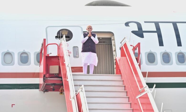PM Modi CG Visit : पीएम मोदी पहुंचे रायपुर,14,260 करोड़ रुपए के विकास परियोजनाओं का करेंगे उद्घाटन और शिलान्यास,देखे PHOTO… PM Modi CG Visit : पीएम मोदी पहुंचे रायपुर,14,260 करोड़ रुपए के विकास परियोजनाओं का करेंगे उद्घाटन और शिलान्यास,देखे PHOTO…