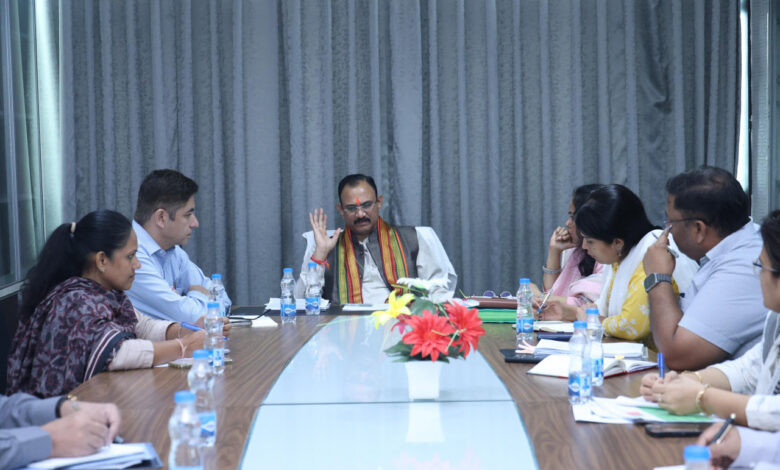 स्वास्थ्य मंत्री श्याम बिहारी जायसवाल ने की विभागीय योजनाओं की समीक्षा….