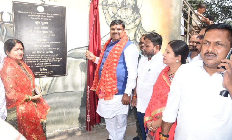 स्कूल शिक्षा मंत्री गजेन्द्र यादव ने किया शीतला माता मंदिर में विकास कार्यों का भूमिपूजन….