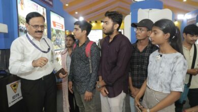 राज्योत्सव-2025:परिवहन विभाग दे रहा सुरक्षित वाहन संचालन और आधुनिक परिवहन सेवाओं की उपयोगी जानकारी राज्योत्सव-2025:परिवहन विभाग दे रहा सुरक्षित वाहन संचालन और आधुनिक परिवहन सेवाओं की उपयोगी जानकारी