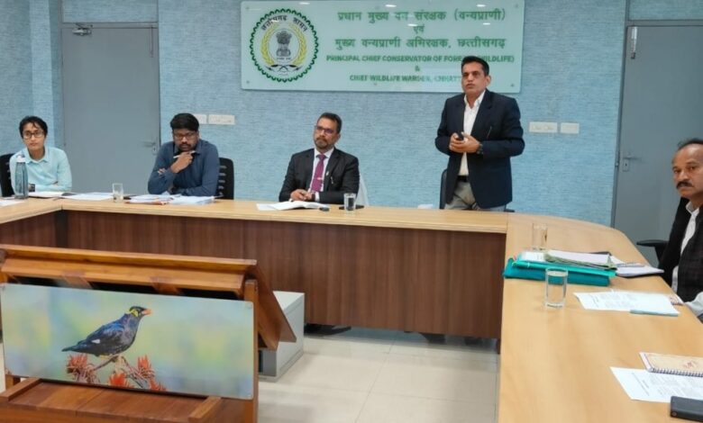 छत्तीसगढ़ में वन भैंसा संरक्षण एवं स्थानांतरण पर उच्च स्तरीय बैठक