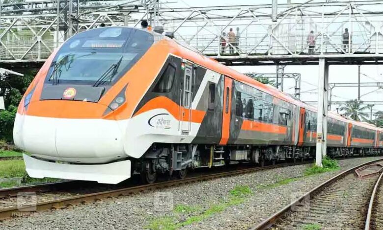 प्रधानमंत्री  मोदी ने बनारस-खजुराहो वंदे भारत ट्रेन की दी सौगात