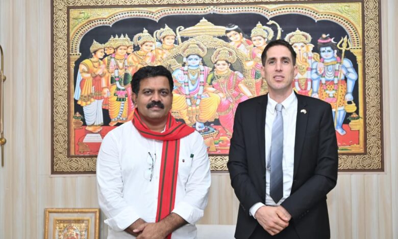 उपमुख्यमंत्री विजय शर्मा से इस्राइल के आर्थिक प्रतिनिधि यैर ओशेरॉफ की सौजन्य भेंट….