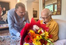 देवनानी ने पूर्व उपप्रधानमंत्री लालकृष्ण आडवाणी से की शिष्टाचार भेंट और लिया आशीर्वाद