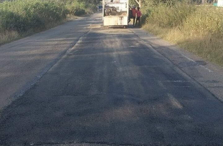 उप मुख्यमंत्री अरुण साव की घोषणा के अनुरूप कारीआम-बसंतपुर मार्ग और गौरेला-वेंकटनगर मार्ग में तेजी से चल रहा है बीटी पेच रिपेयर का कार्य