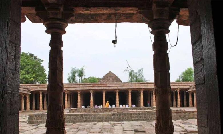 धार भोजशाला में एक दिन दो आयोजन: वसंत पंचमी और जुमे की नमाज़ पर क्या होगा फैसला? धार भोजशाला में एक दिन दो आयोजन: वसंत पंचमी और जुमे की नमाज़ पर क्या होगा फैसला?