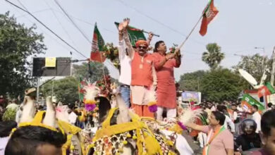 चुनावी रुझानों के बाद भाजपा कार्यालय में जश्न का माहौल चुनावी रुझानों के बाद भाजपा कार्यालय में जश्न का माहौल