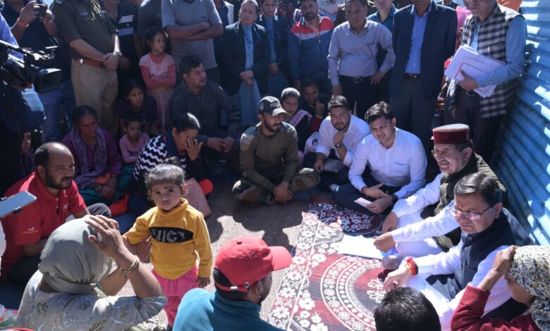 लोकपर्व इगास पर रुद्रप्रयाग के आपदा प्रभावित परिवारों के बीच पहुँचे मुख्यमंत्री पुष्कर सिंह धामी