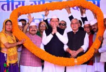 मुख्यमंत्री धामी ने नानकमत्ता में भगवान बिरसा मुण्डा की 150वीं जयंती के उपलक्ष्य में आयोजित जनजाति गौरव दिवस समारोह का दीप प्रज्ज्वलित कर शुभारम्भ किया।