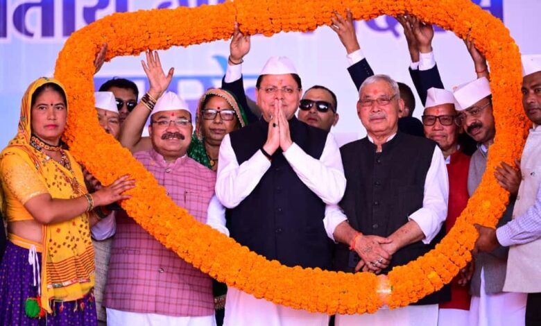 मुख्यमंत्री धामी ने नानकमत्ता में भगवान बिरसा मुण्डा की 150वीं जयंती के उपलक्ष्य में आयोजित जनजाति गौरव दिवस समारोह का दीप प्रज्ज्वलित कर शुभारम्भ किया।